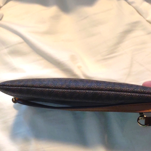 Michael Kors wallet - Picture 5 of 6